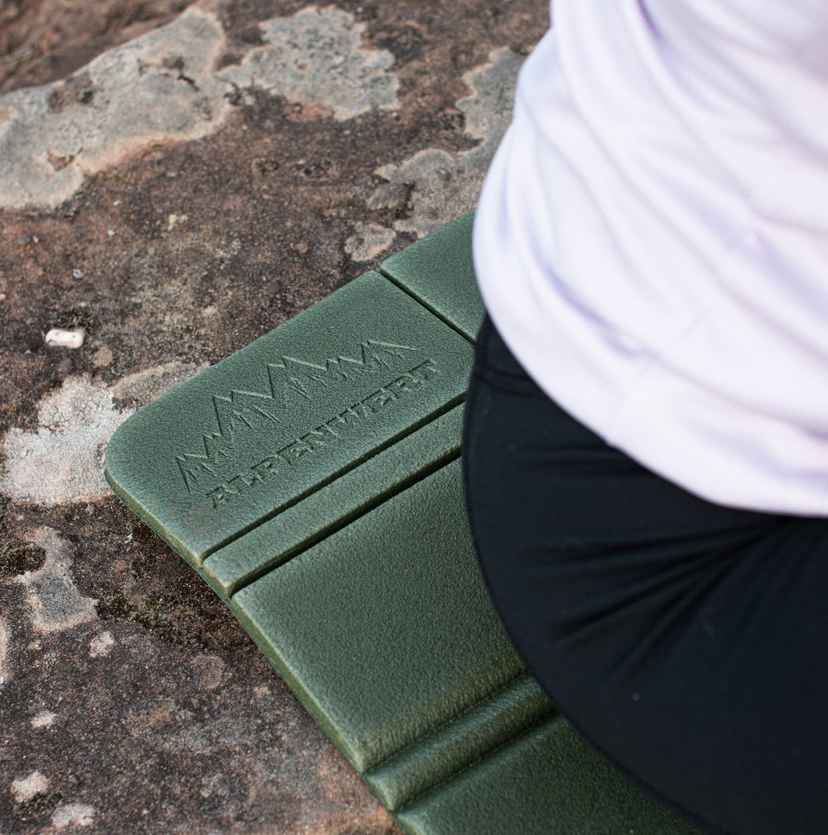 GRATIS - Outdoor Sitzkissen faltbar 2er Set – Leicht & isolierend - ALPENWERT