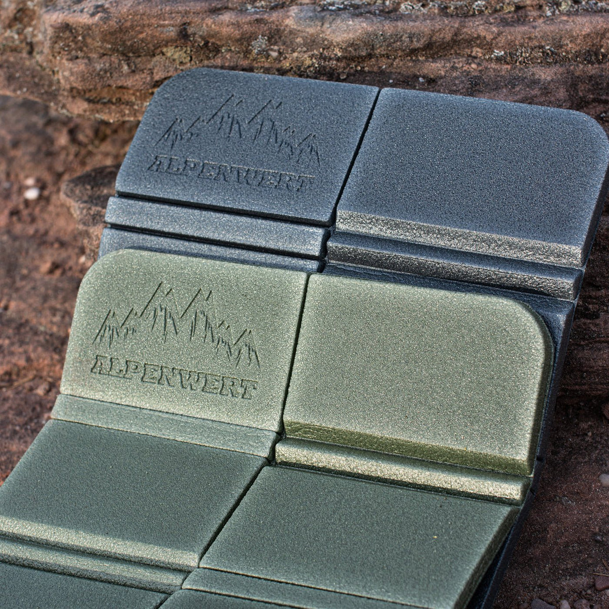 GRATIS - Outdoor Sitzkissen faltbar 2er Set – Leicht & isolierend - ALPENWERT